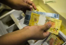 Rendimento médio dos brasileiros atinge recorde de R$ 3.270 no 4º trimestre de 2024
